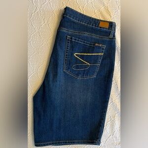 Seven7 Sunset Bermuda Mid-Rise Shorts Jackson (Denim) Size 14 Flat Front